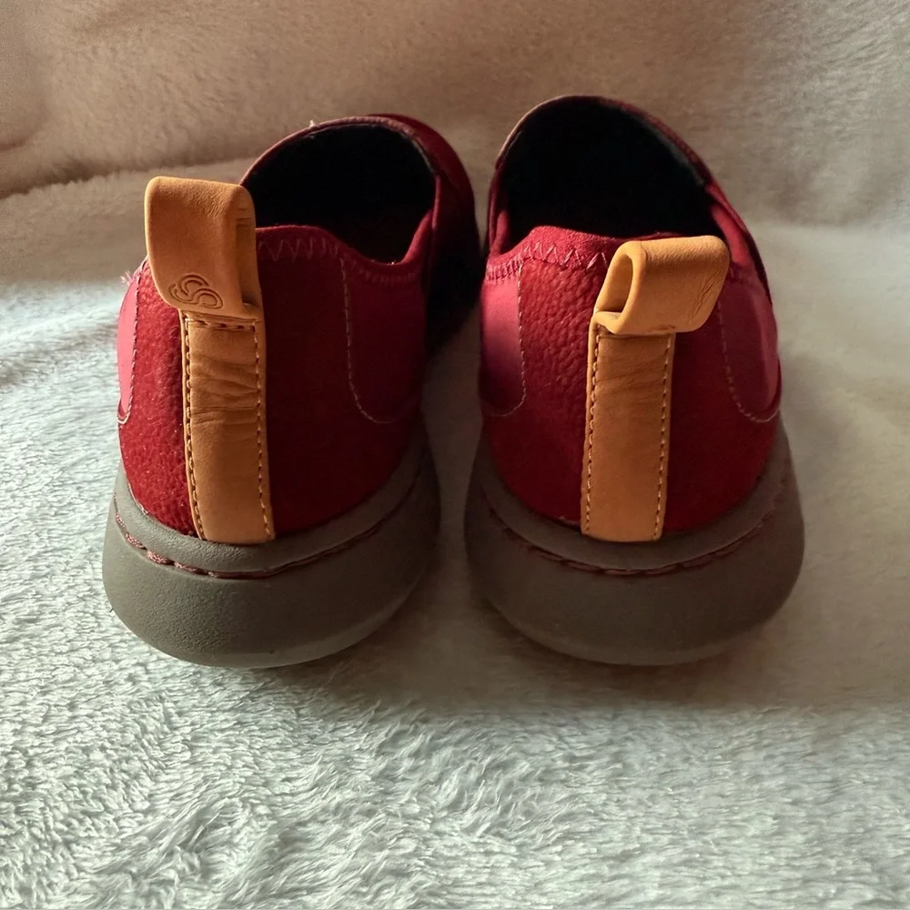 Clarks Shoes‎ Red Slip-On Women’s Size 6 Flats Loafers